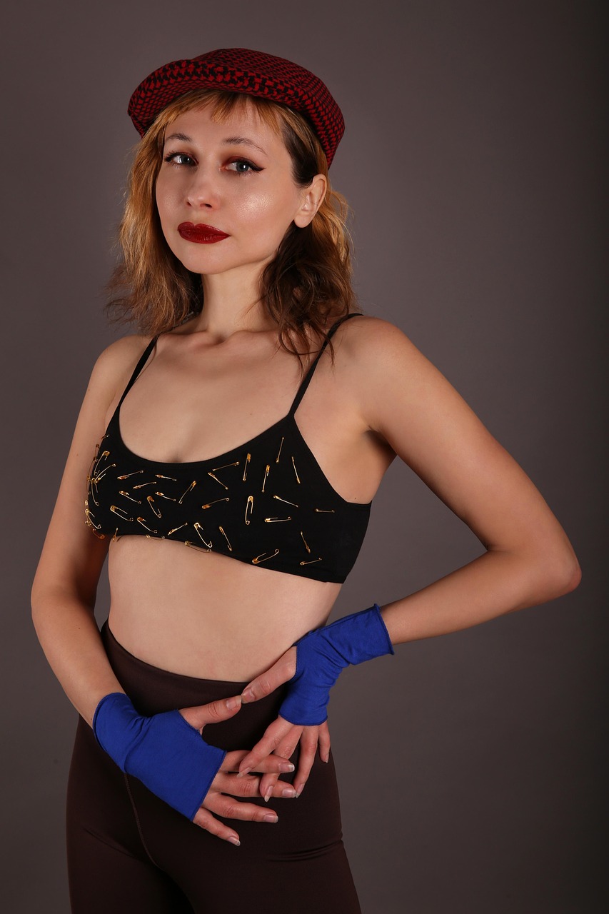 Uniqlo Minimalist Crop Top