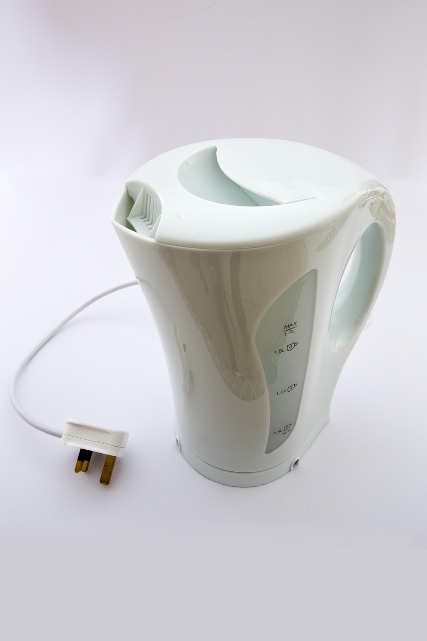 De'Longhi Compact Electric Kettle