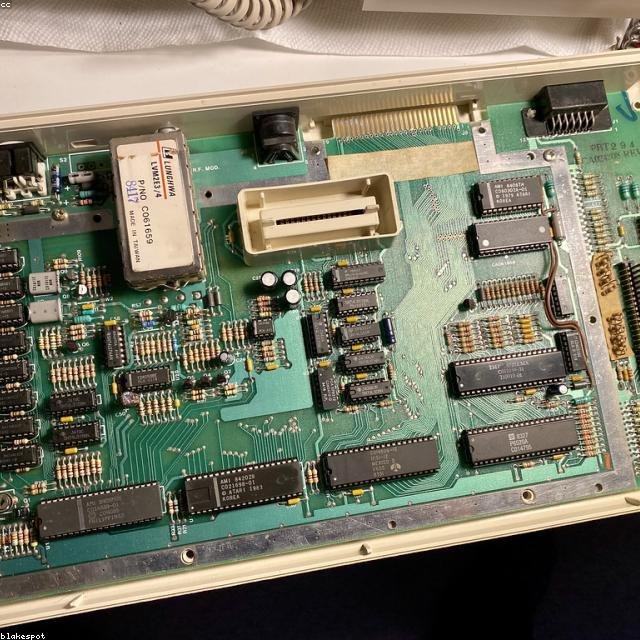 ASUS Tomahawk A620