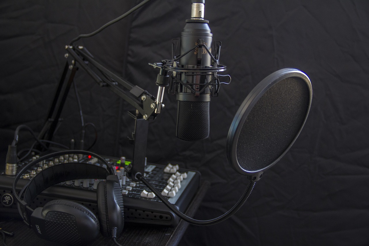 Apple Max Studio Headphones