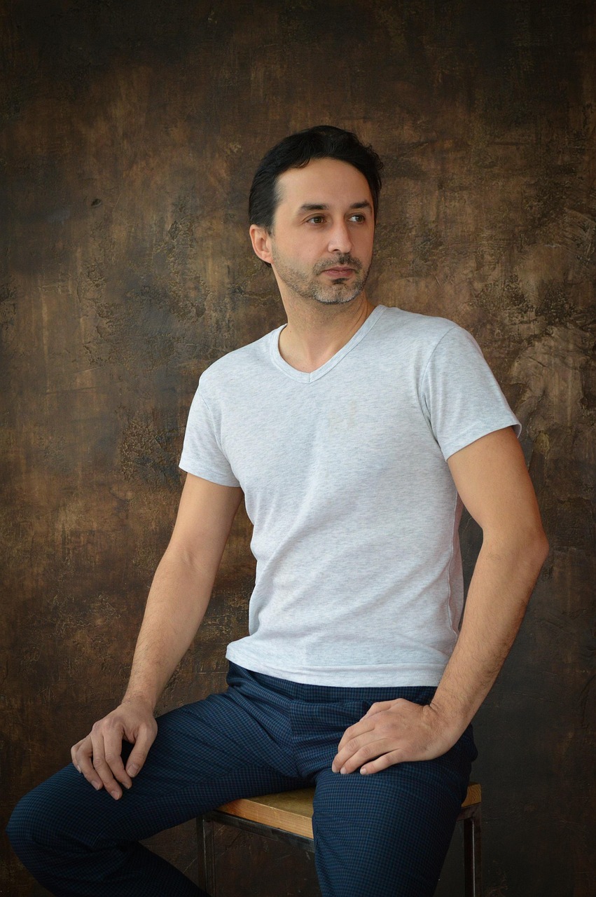 Levi's Premium V-Neck Tee